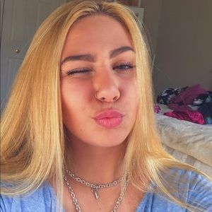 Meet your Posher, Kayla